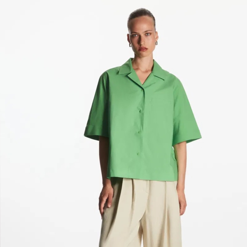 NWT COS Boxy Fit Short Sleeved Shirt in Bright Green. Size XS.